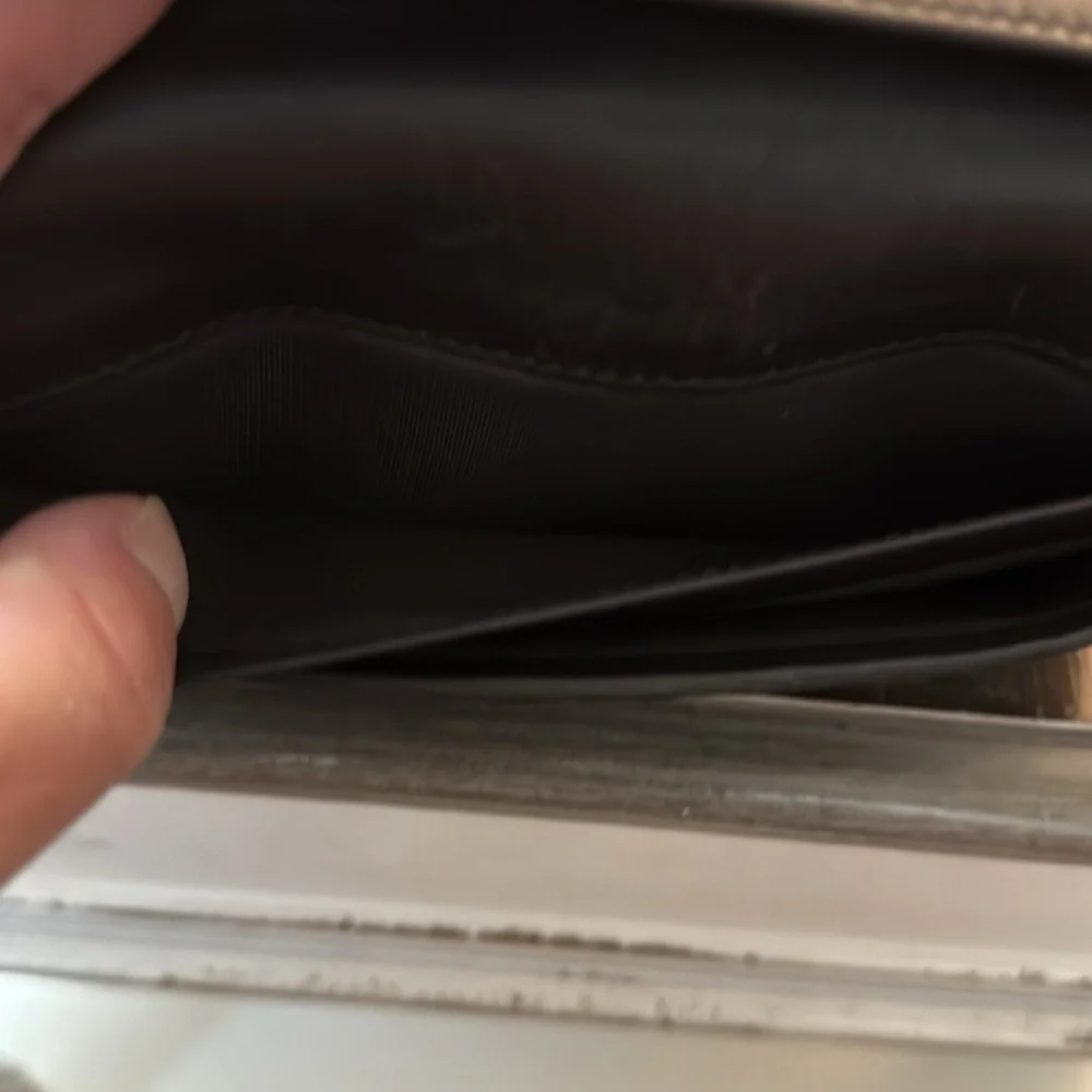 Gucci Black Embossed Leather Wallet - Picture 4 of 10